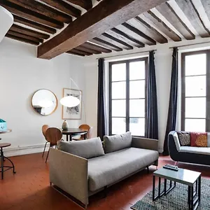 Parisian With Terrace In Saint Michel-notre Dame Apartment