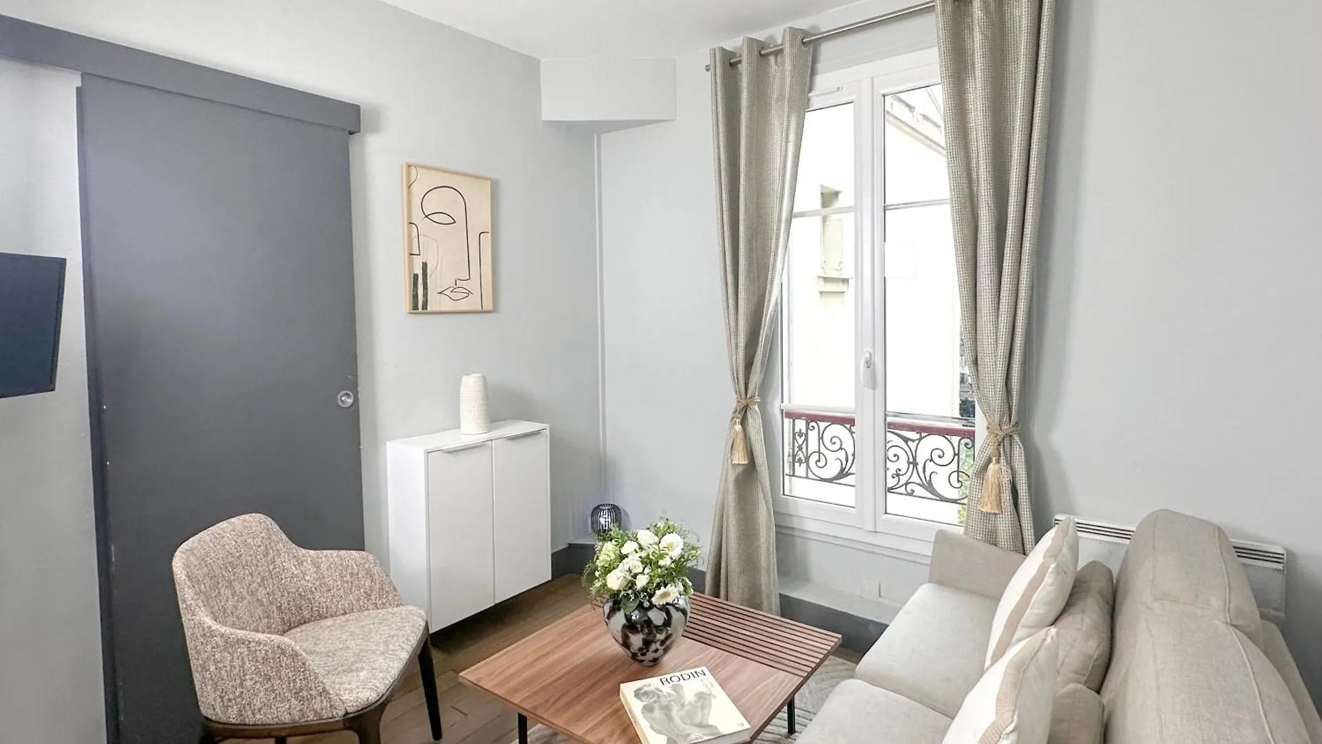 Stunning Apartment Near Eiffel Tower Paris France