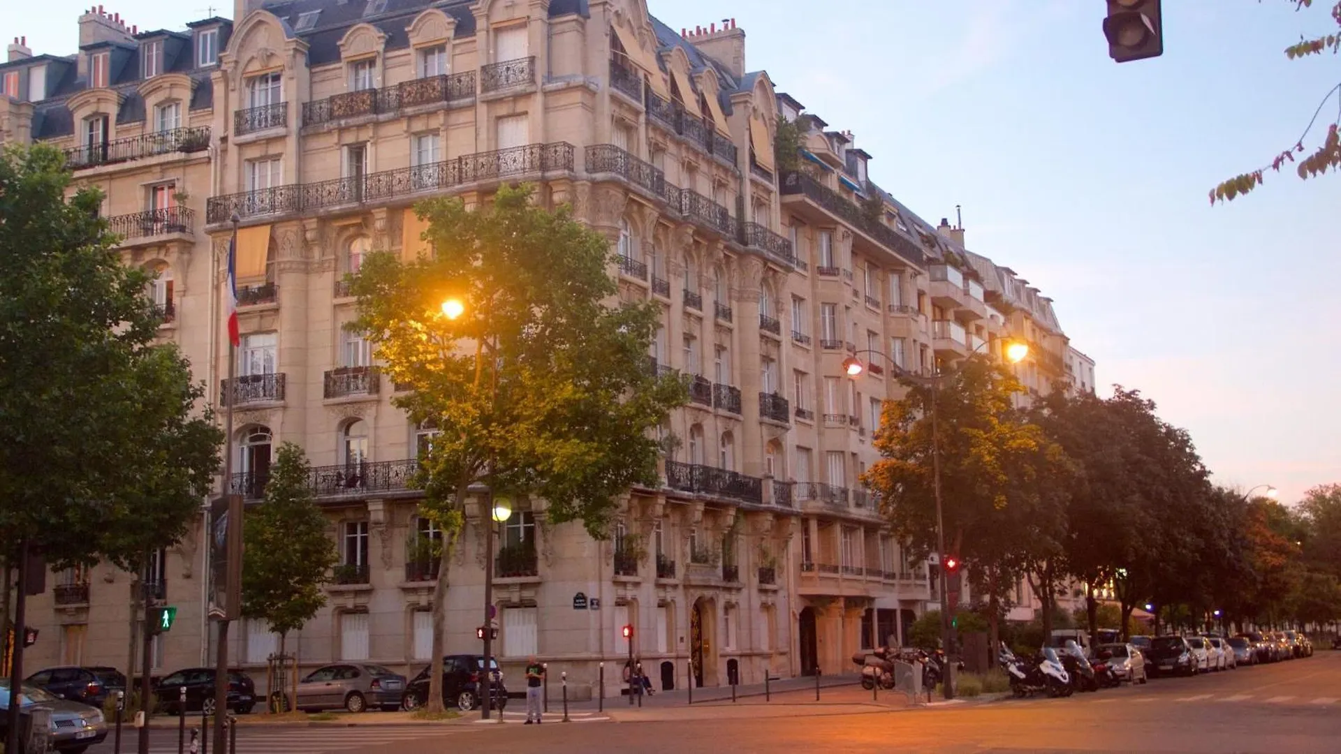 Stunning Apartment Near Eiffel Tower Paris