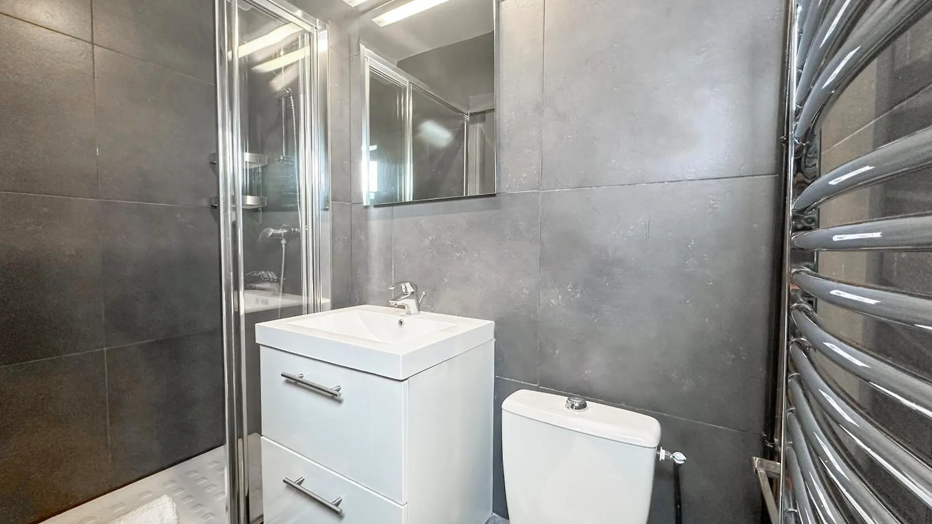 Stunning Apartment Near Eiffel Tower Paris France