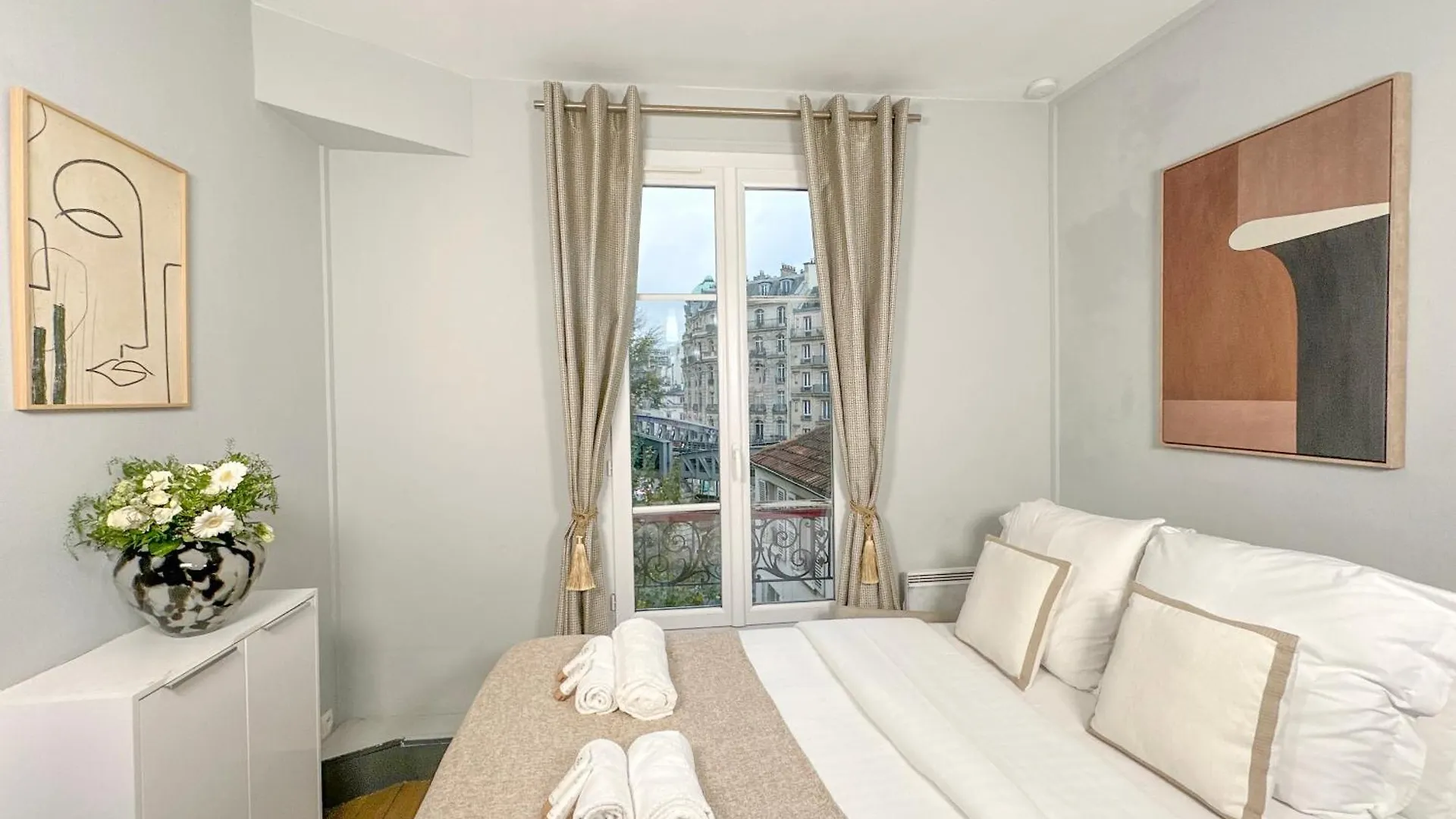 Stunning Apartment Near Eiffel Tower Paris