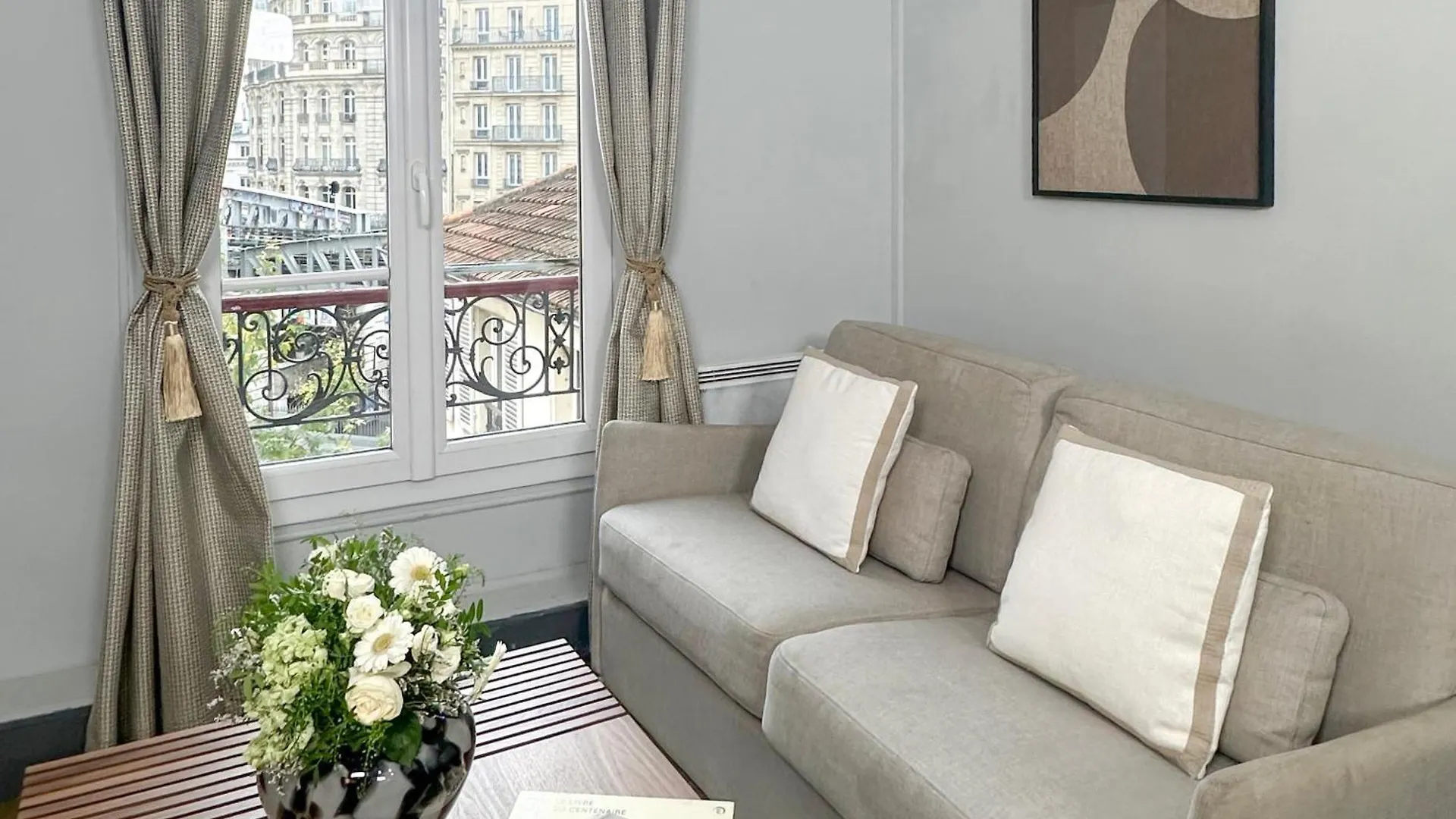 Stunning Apartment Near Eiffel Tower Paris France